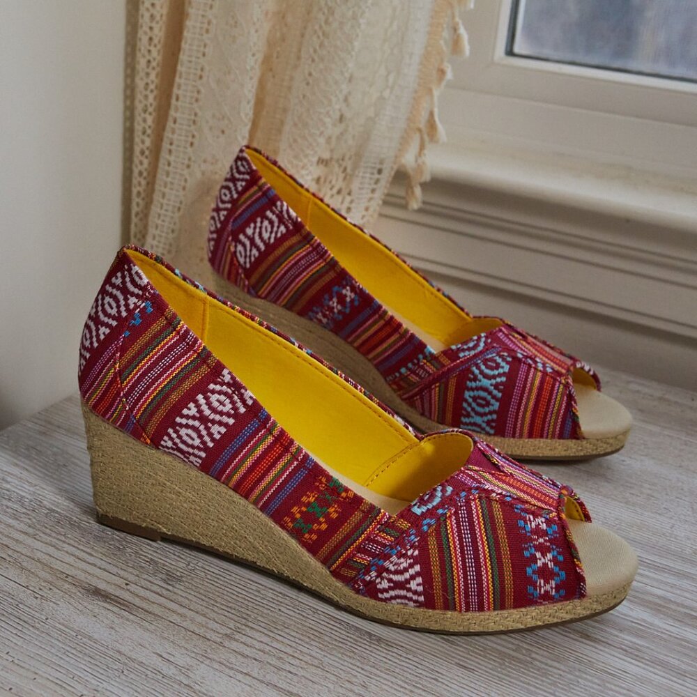 Red Boho Stitched Print Summer Open Toe Wedge Sandals | Multicolor {Size 10}